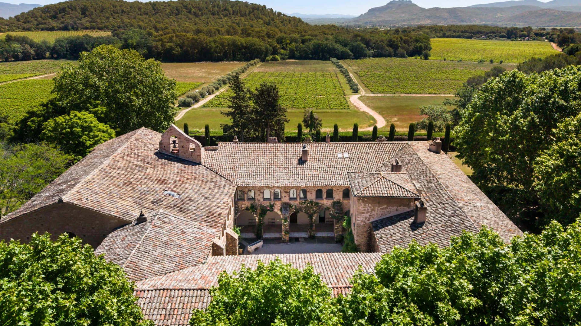 Discover Château Sainte Roseline on a discovery guided tour