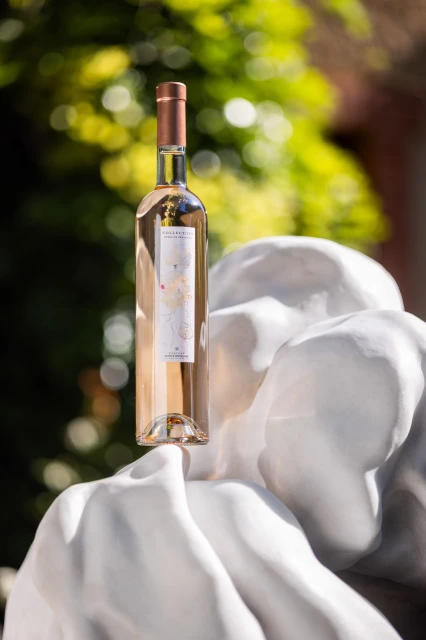 The Château Sainte Roseline Collection Cuvée features an exclusive label by Eva Claessens