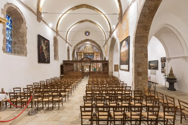 Découvrez l’intérieur de la Chapelle Sainte Roseline en Provence, lieu emblématique du patrimoine historique du Château Sainte Roseline