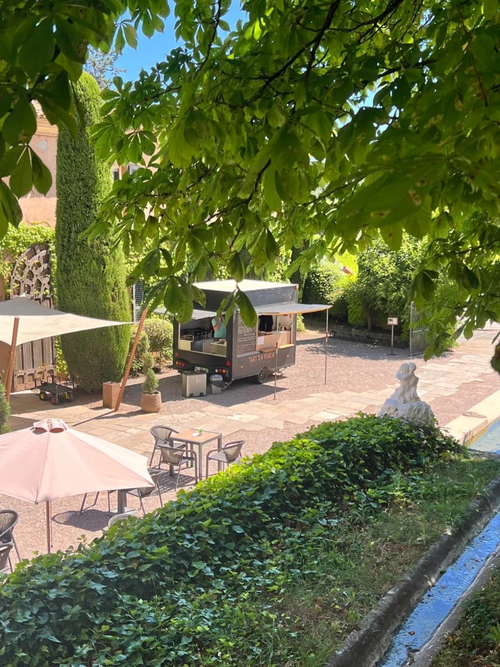 Découvrez le foodtruck Tart'in Truck au Château Sainte Roseline lors d'une pause gourmande