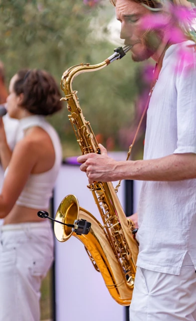 Vivez des soirées d’été uniques dans le vignoble, entre musique, partage et douceur de vivre.
