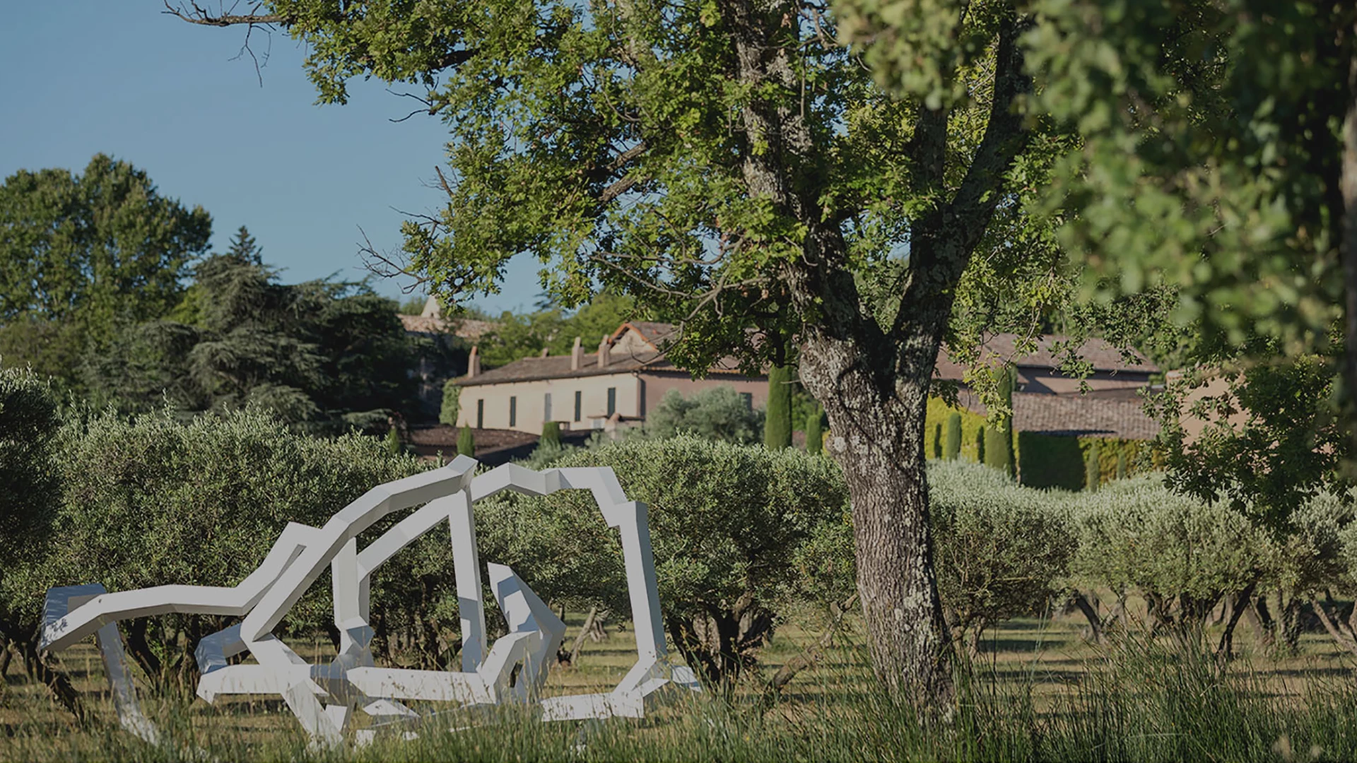 Découvrez le Château Sainte Roseline, un domaine viticole d'exception en Provence