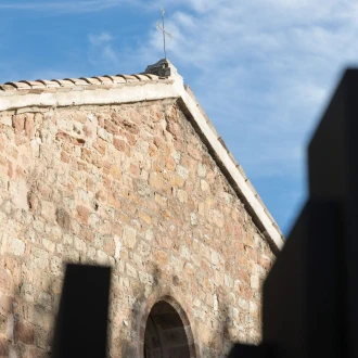 Discover the Sainte Roseline communal chapel, which houses the relics of Saint Roseline.